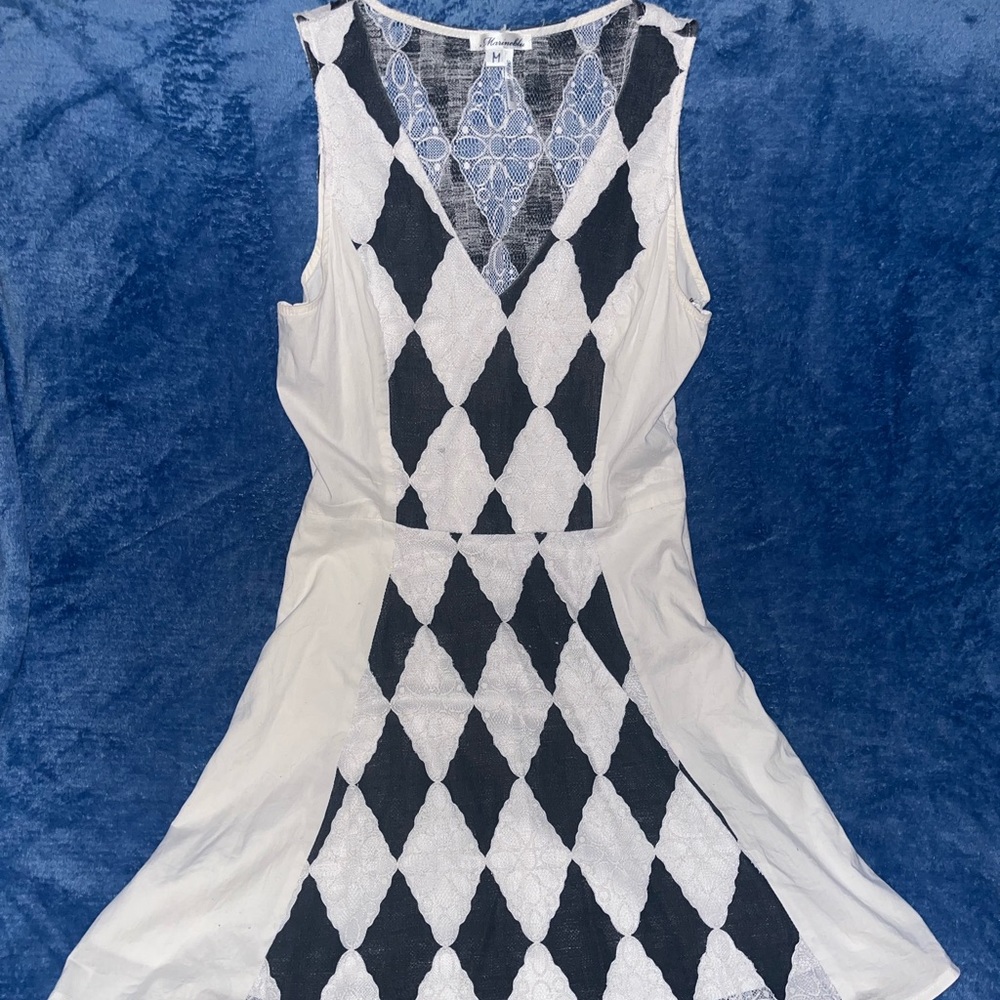 Black and White Diamond Lace Inset Vneck Sleeveless MiniDress Size M